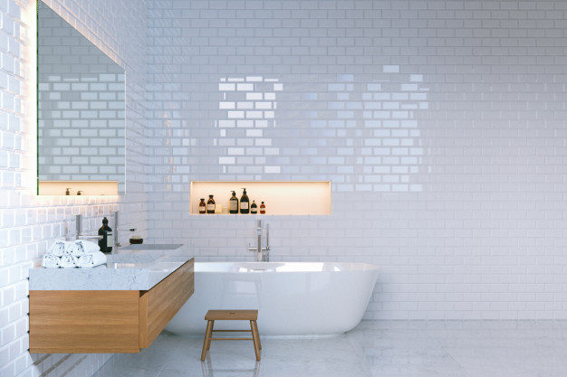 hvidt badeværelse med fliser